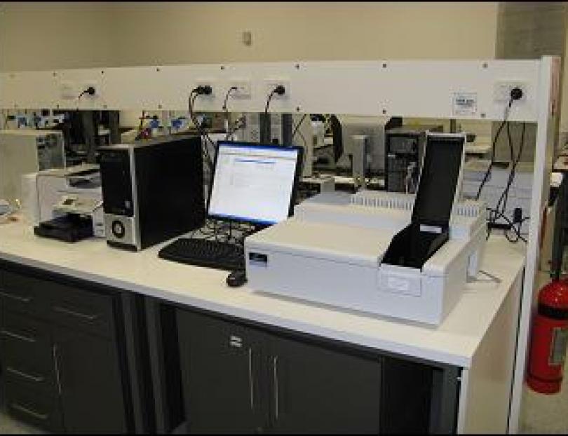 Lambda 35 UV-Visible Spectrometer